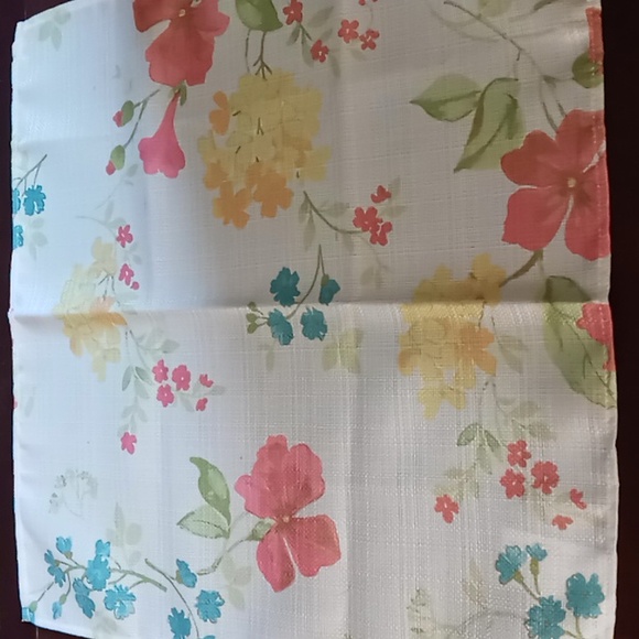 5 Piece Blossoms & Blooms Spring Flowered Square 18x18 Placemats - Picture 4 of 5